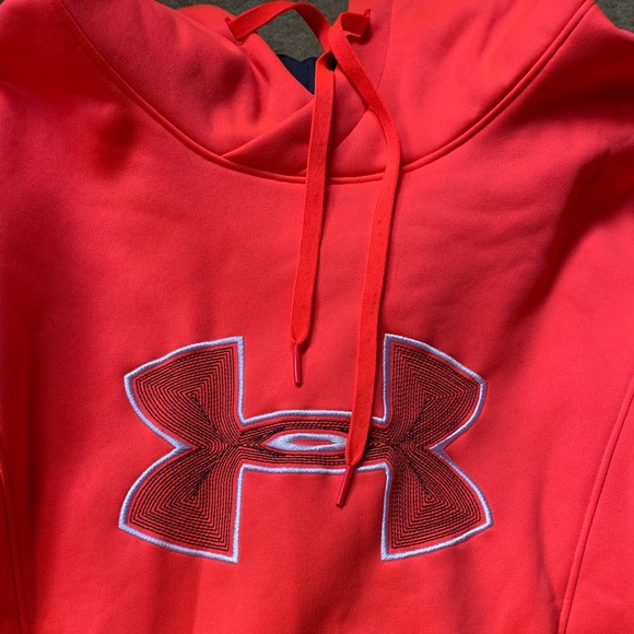 Under Armour Pink Sweatshirt, great condition - Picture 2 of 3